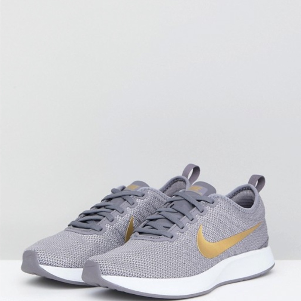 nike dual tone racer — grey and gold 6.5